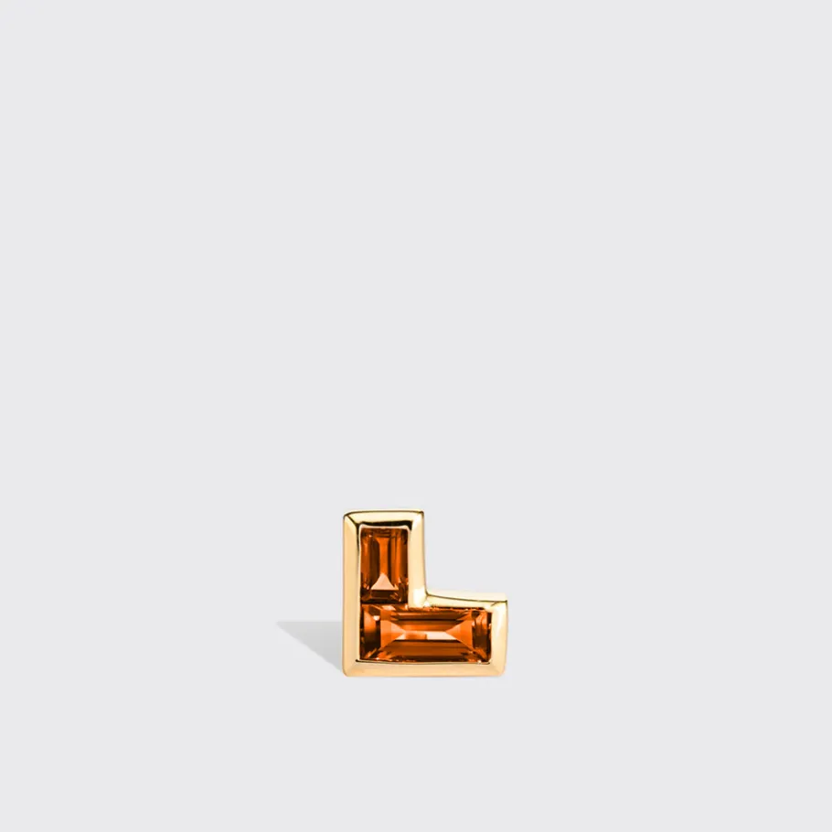fanta_garnet_yellow_gold__0-1.webp FANTA GARNET YELLOW GOLD ARCADE MONO STUD (CORNER SHAPE)>Boochier Clearance