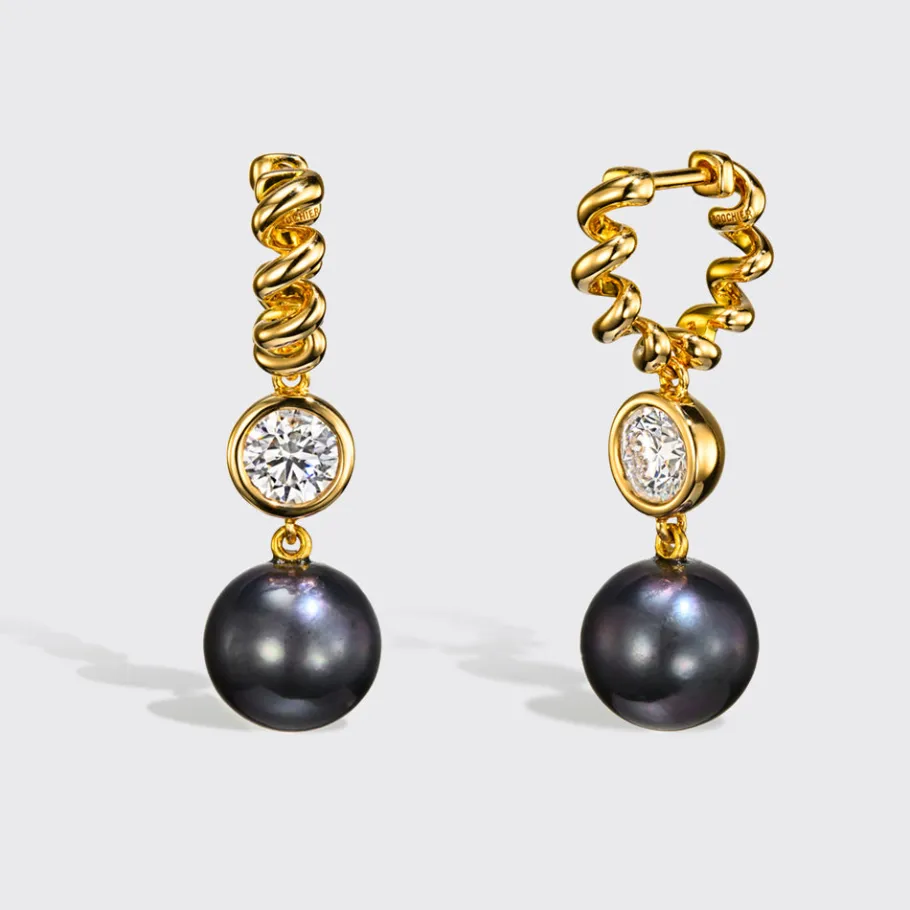 grey_pearl_and_diamond_ye_0.webp GREY PEARL AND DIAMOND YELLOW GOLD BEACHING DROP HUGGIE EARRINGS>Boochier Fashion