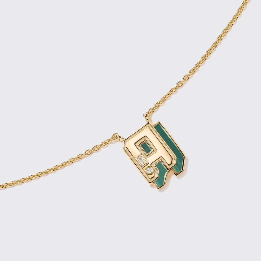 malachite_yellow_gold_min_1-6.webp MALACHITE YELLOW GOLD MINI LETTER NECKLACE>Boochier Hot