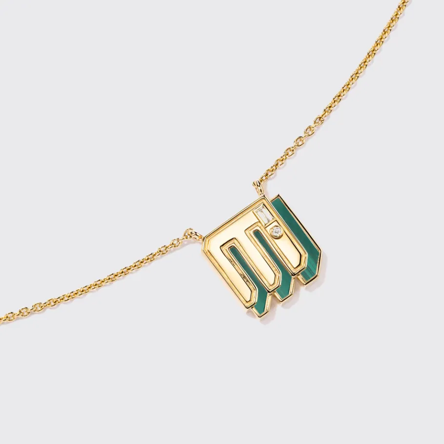 malachite_yellow_gold_min_7-1.webp MALACHITE YELLOW GOLD MINI LETTER NECKLACE>Boochier Hot