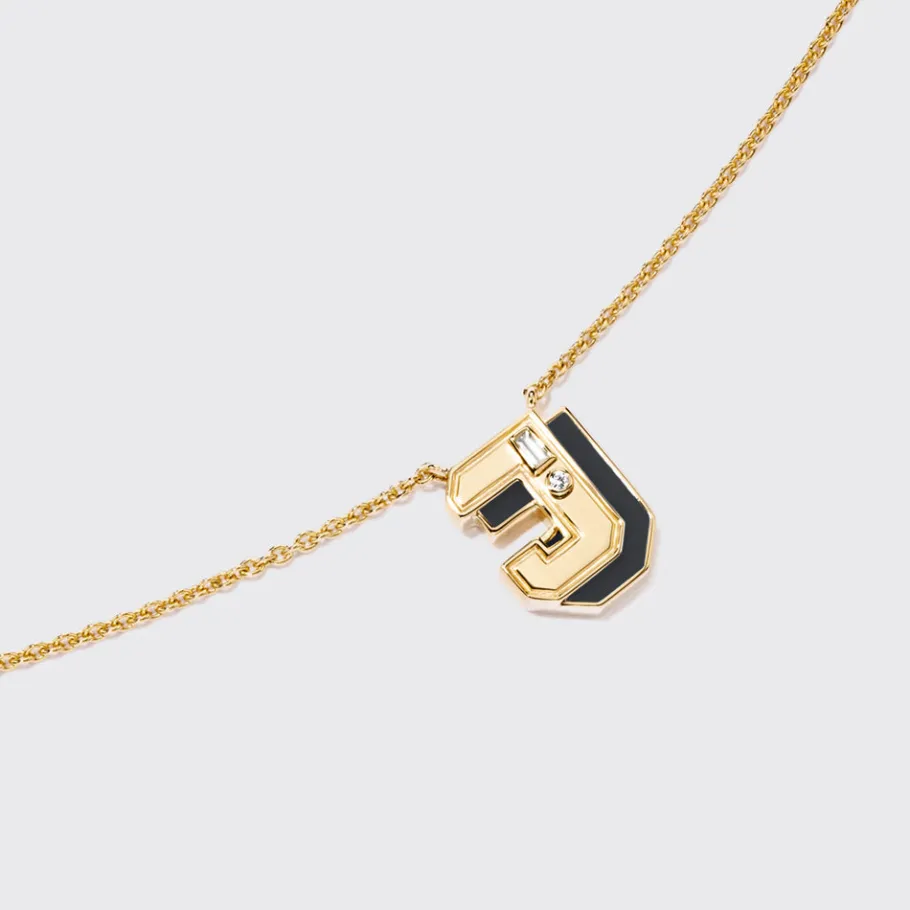 onyx_yellow_gold_mini_let_6-1.webp ONYX YELLOW GOLD MINI LETTER NECKLACE>Boochier New