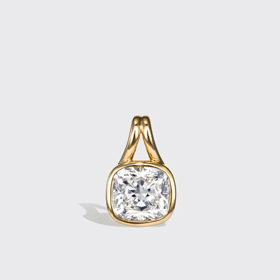 oval_white_diamond_pendan_0.webp OVAL WHITE DIAMOND PENDANT>Boochier Discount
