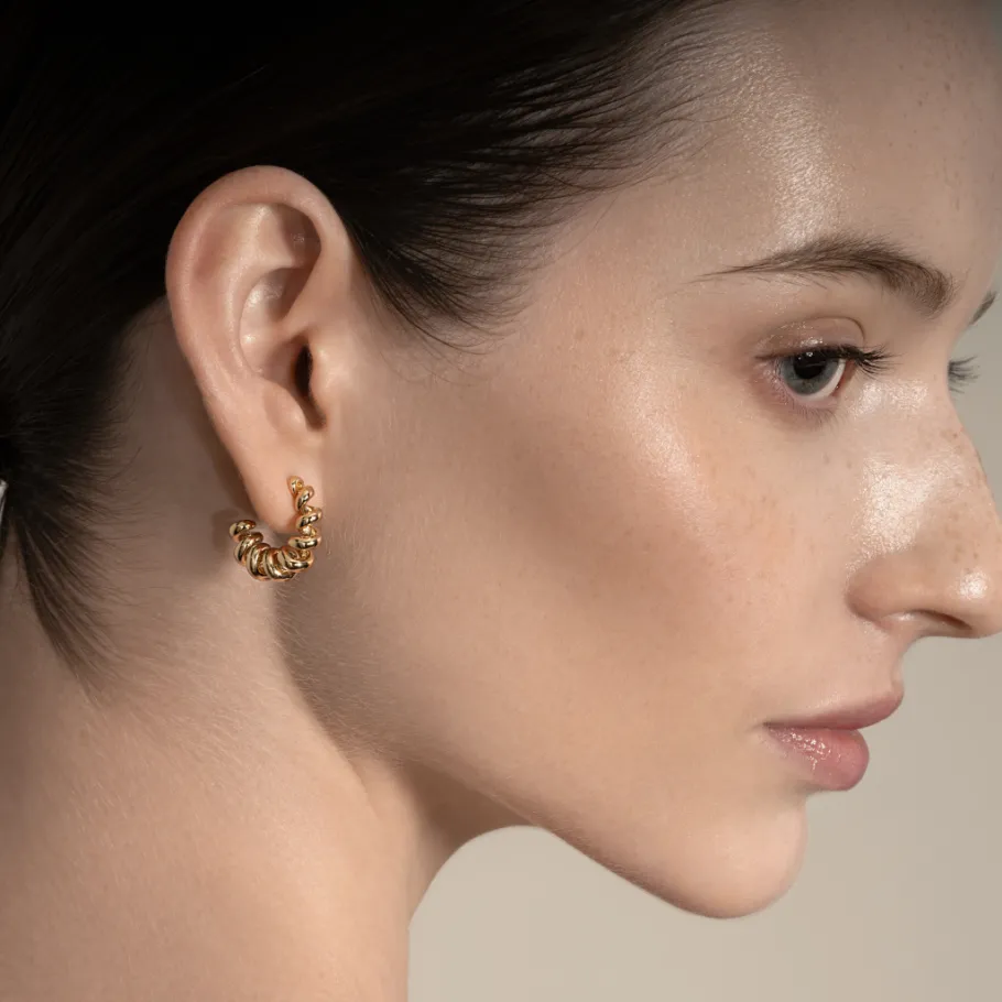 small_yellow_gold_slinkee_1.webp SMALL YELLOW GOLD SLINKEE EARRINGS>Boochier Fashion
