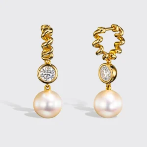 WHITE PEARL AND DIAMOND YELLOW GOLD BEACHING DROP HUGGIE EARRINGS>Boochier Best