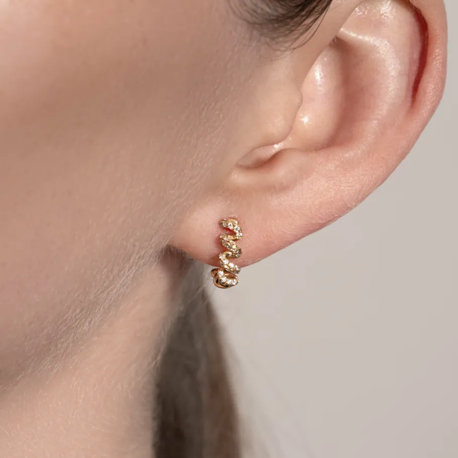 yellow_gold_diamond_slink_1-3.webp YELLOW GOLD DIAMOND SLINKEE HUGGIE EARRINGS>Boochier New