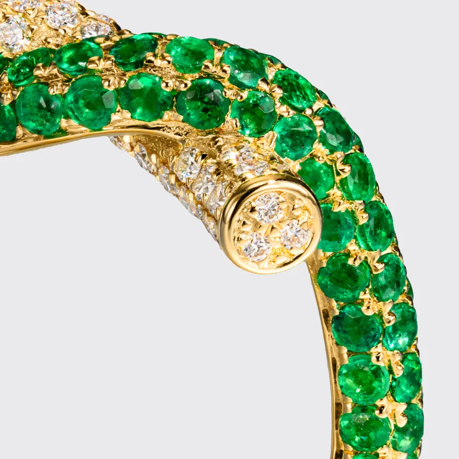 yellow_gold_emerald_and_d_1.webp YELLOW GOLD EMERALD AND DIAMOND TIES RING>Boochier Fashion