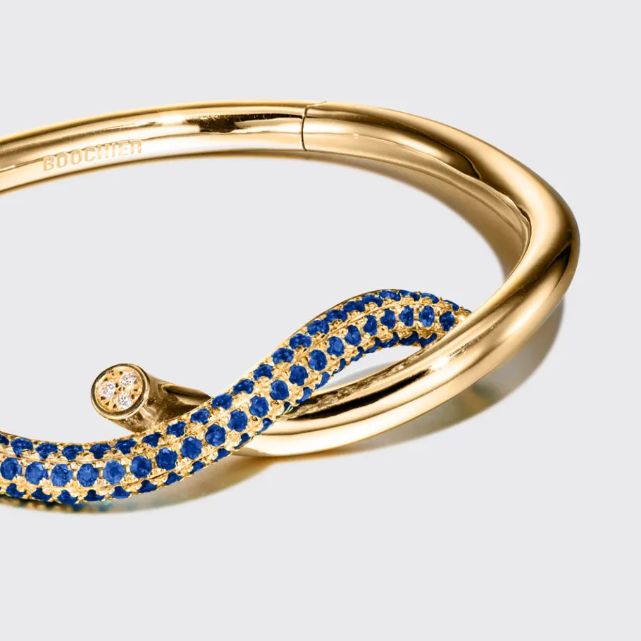 yellow_gold_half_blue_sap_1.webp YELLOW GOLD HALF BLUE SAPPHIRE TIES BANGLE>Boochier Hot