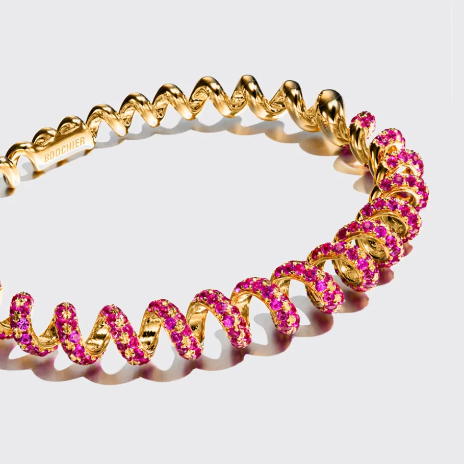 yellow_gold_pink_sapphire_1-3.webp YELLOW GOLD PINK SAPPHIRE SLINKEE BANGLE>Boochier Fashion