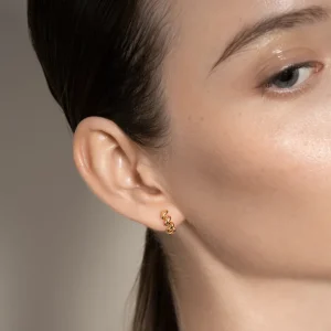 YELLOW GOLD SLINKEE HUGGIE EARRINGS>Boochier Hot